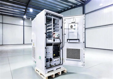 Off-grid solar system with all-in-one energy storage